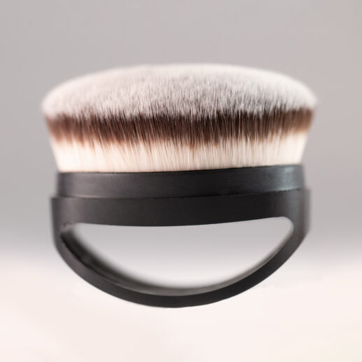 Fingertip Make Up Brush - Grande - Side view